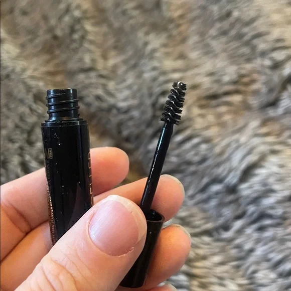 Laura Geller Sculpt-n-Stay Brow Pencil and Gel - White and Gold FINAL PRICE! - Picture 6 of 6